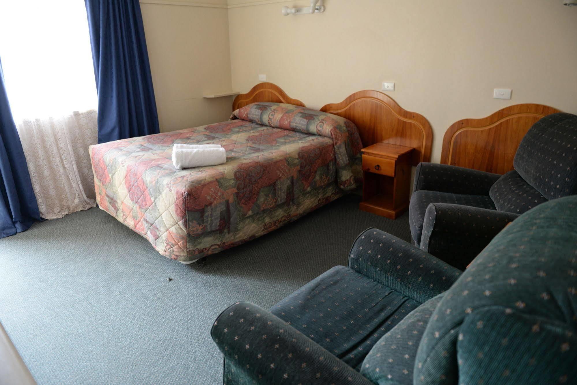 Ardeanal Motel West Wyalong Exterior foto